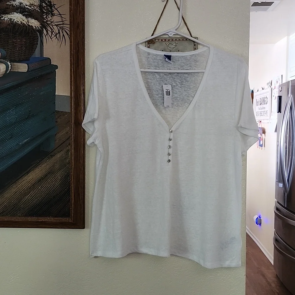 October Sale. Buy 1 Get 1 Free..Old Navy Ladies White shorts sleeved top NWT - Picture 1 of 6